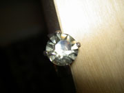 薬を運ぶ小さなダイヤ