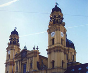 安定冠動脈疾患患者では，冠血流予備量比を指標とした経皮的冠動脈形成術により緊急血行再建術のリスクが大幅に減少（FAME2試験）